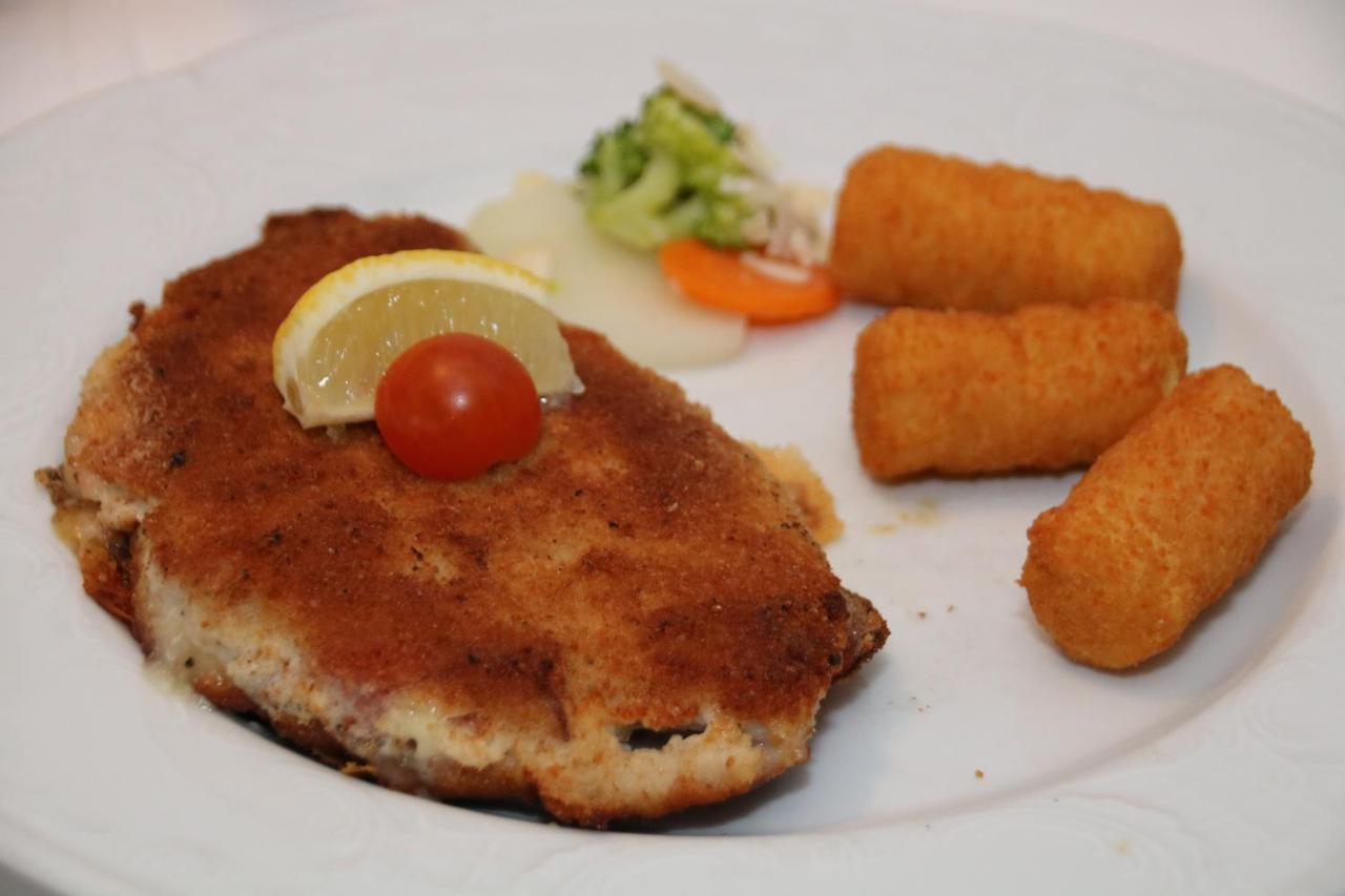 ברגהאופטן Hotel-Restaurant Hirsch מראה חיצוני תמונה