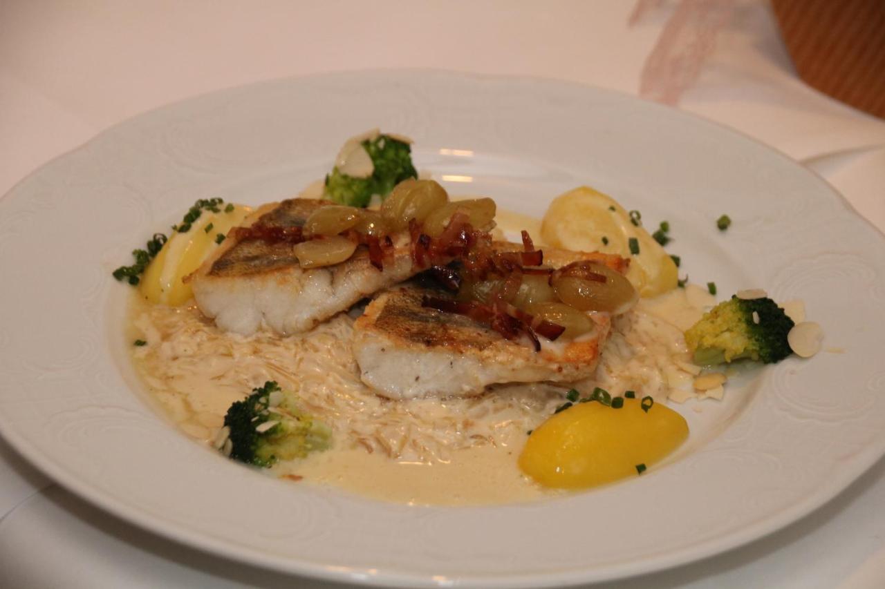 ברגהאופטן Hotel-Restaurant Hirsch מראה חיצוני תמונה